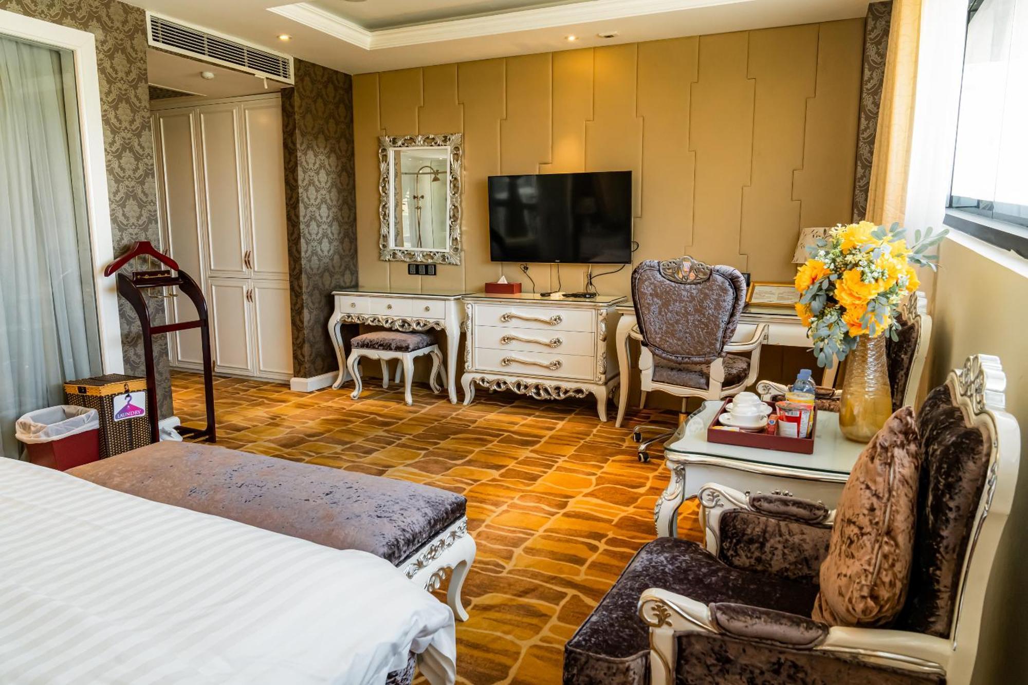 Hoang Trieu Hotel Ho Chi Minh City Exterior photo