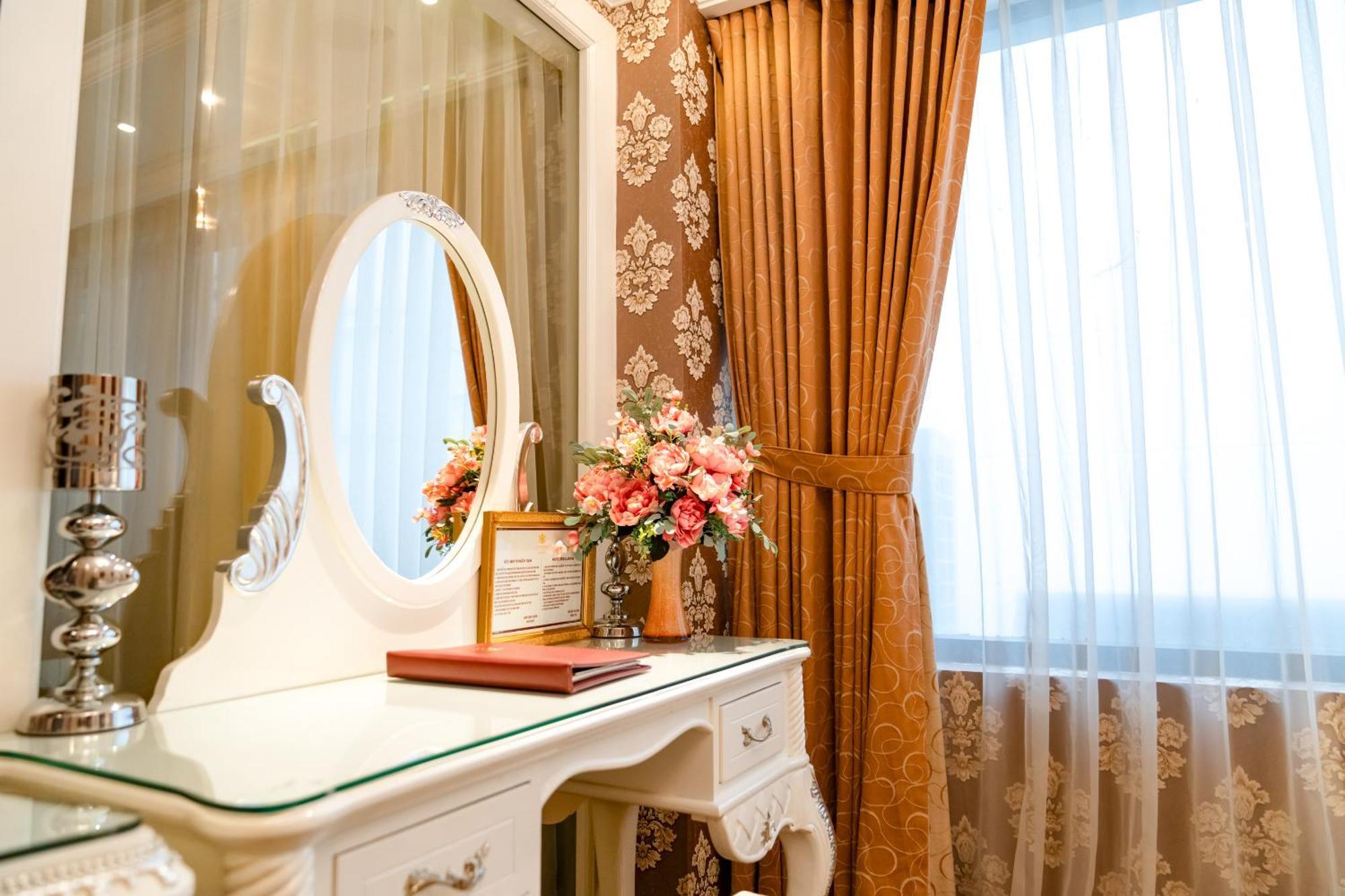 Hoang Trieu Hotel Ho Chi Minh City Exterior photo