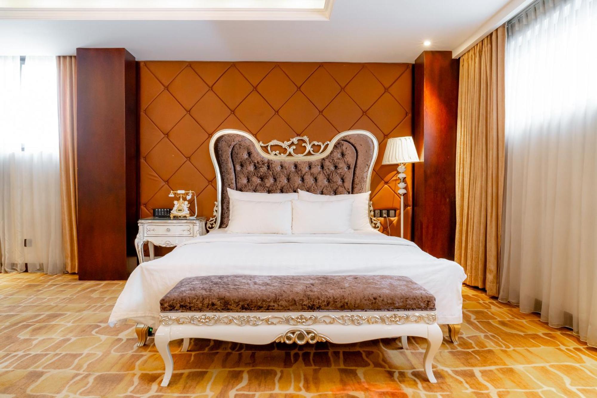 Hoang Trieu Hotel Ho Chi Minh City Exterior photo