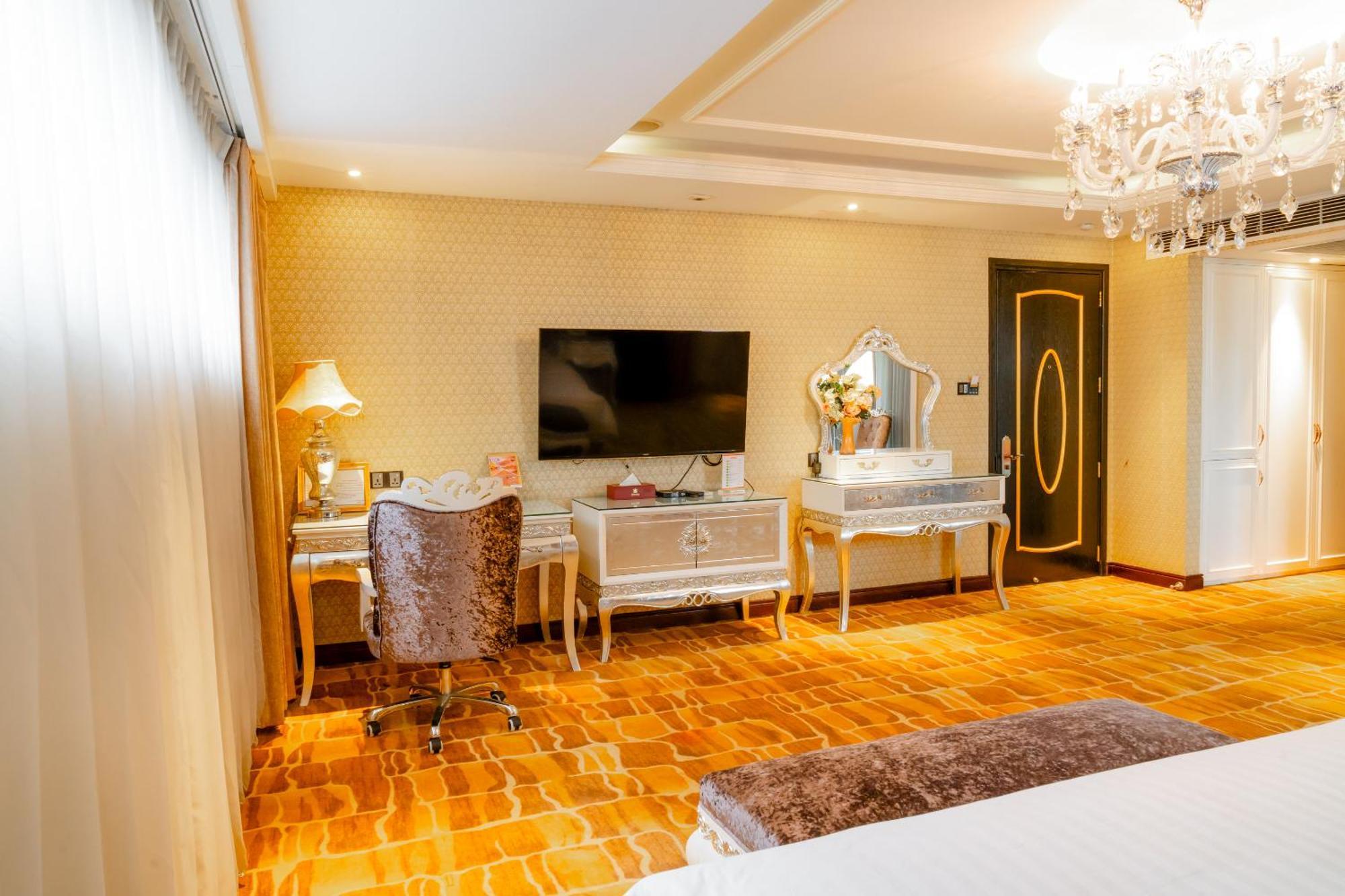 Hoang Trieu Hotel Ho Chi Minh City Exterior photo