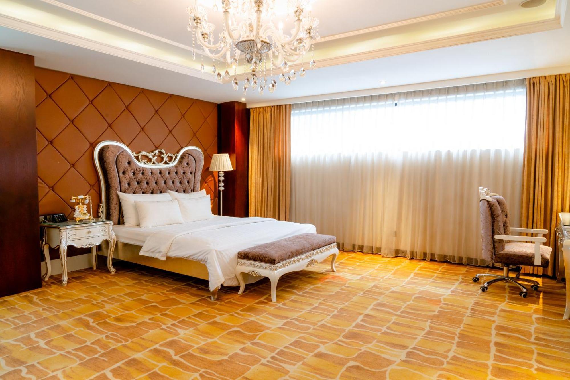 Hoang Trieu Hotel Ho Chi Minh City Exterior photo