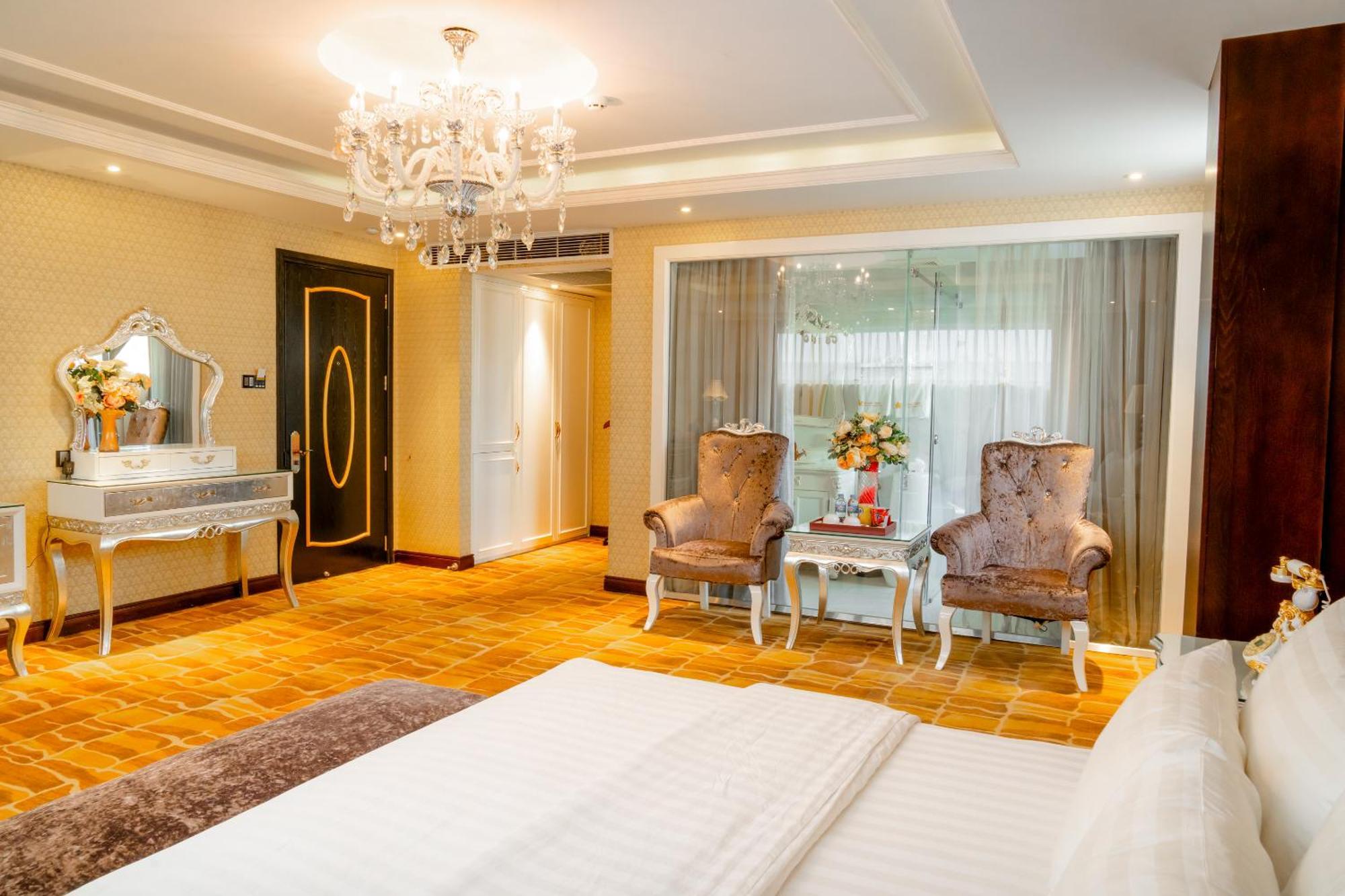 Hoang Trieu Hotel Ho Chi Minh City Exterior photo