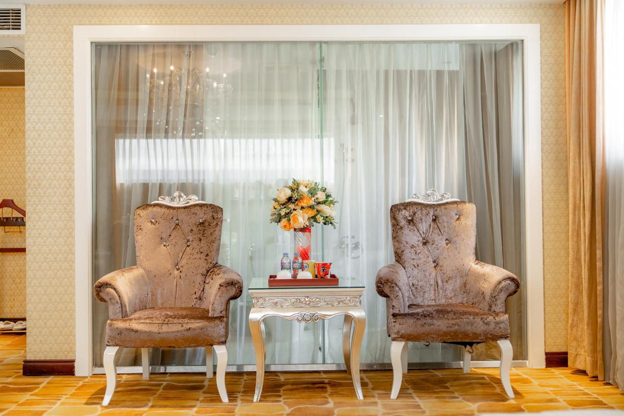 Hoang Trieu Hotel Ho Chi Minh City Exterior photo