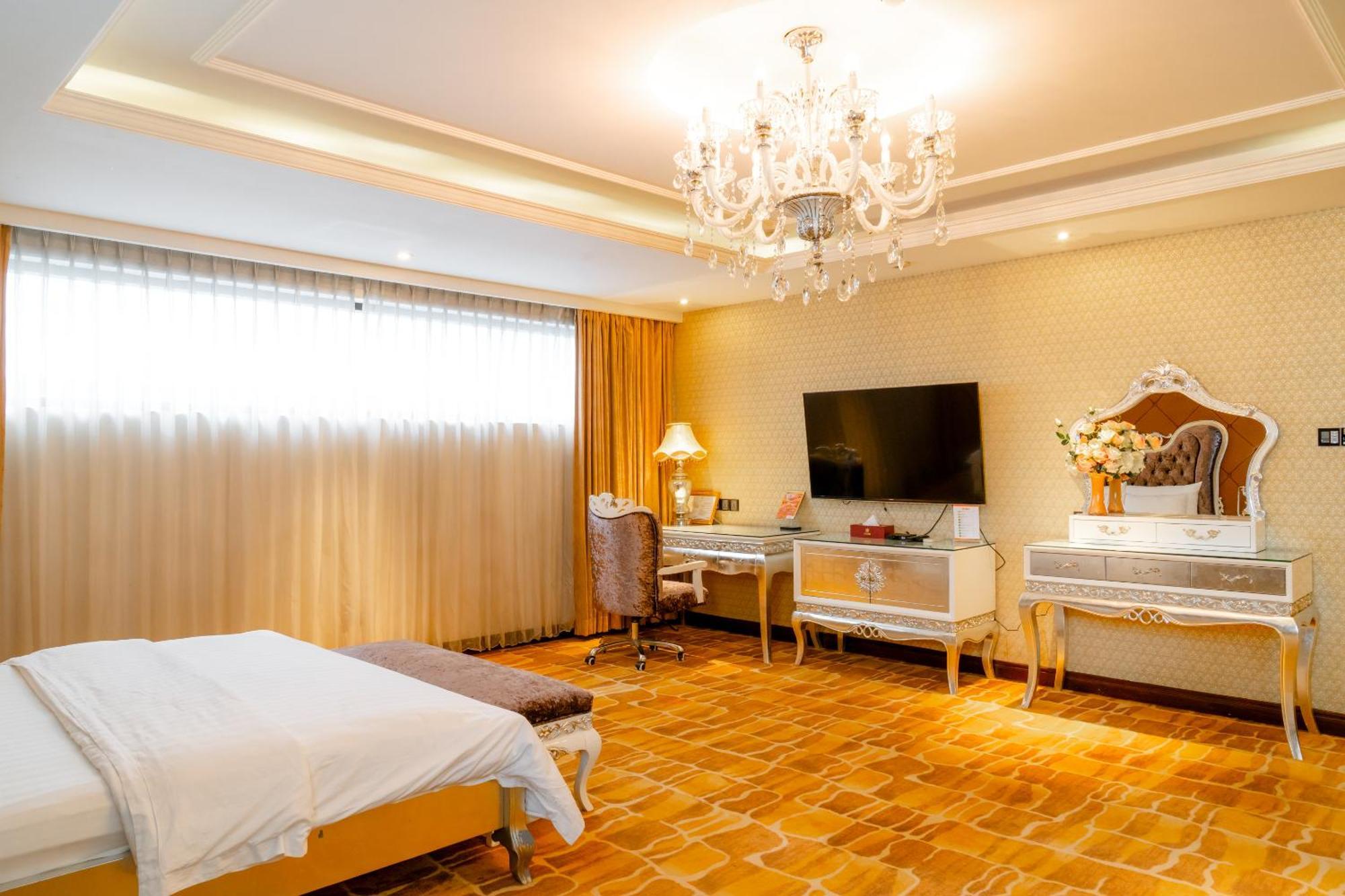 Hoang Trieu Hotel Ho Chi Minh City Exterior photo